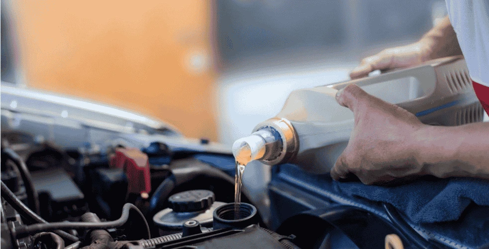 O Guia Definitivo da Troca de Óleo: Como o Clima Seco de Brasília Afeta o Motor do Seu Carro